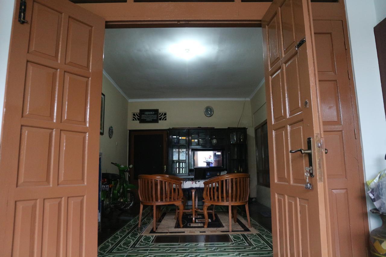 Kembar Guesthouse Jogyakarta Zewnętrze zdjęcie